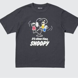 NWT Uniqlo Peanuts It's Show Time, SNOOPY Graphic T-shirt in Gray